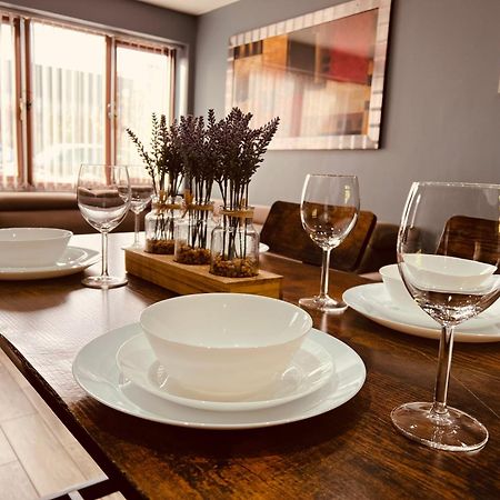 Modern Suites -5 Bedroom House- With Free Parking Birmingham City المظهر الخارجي الصورة
