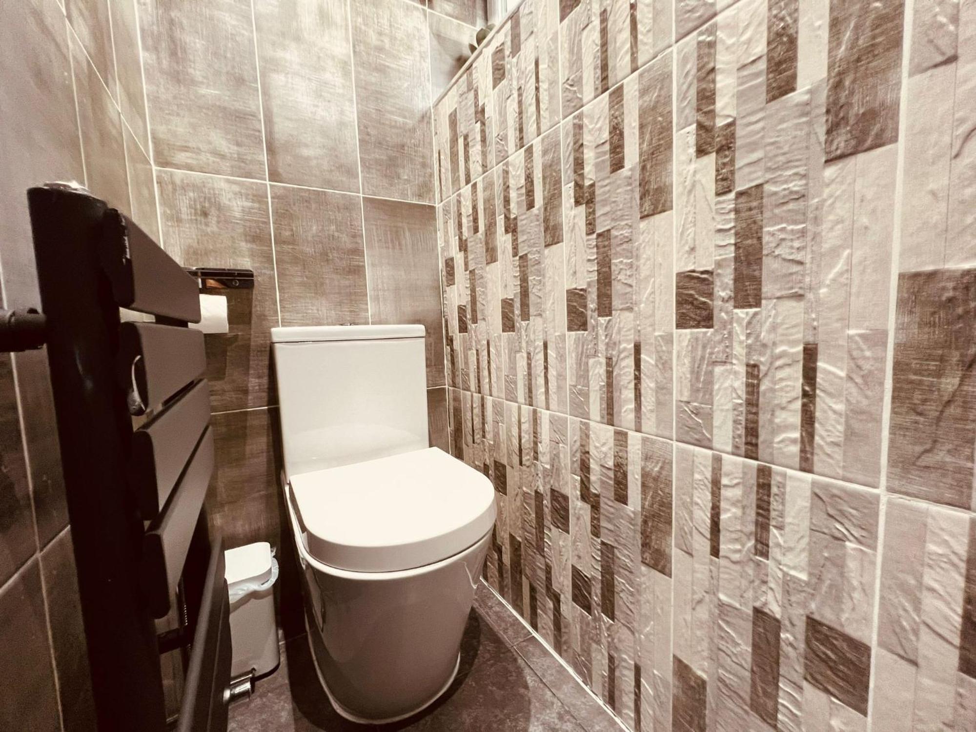 Modern Suites -5 Bedroom House- With Free Parking Birmingham City المظهر الخارجي الصورة