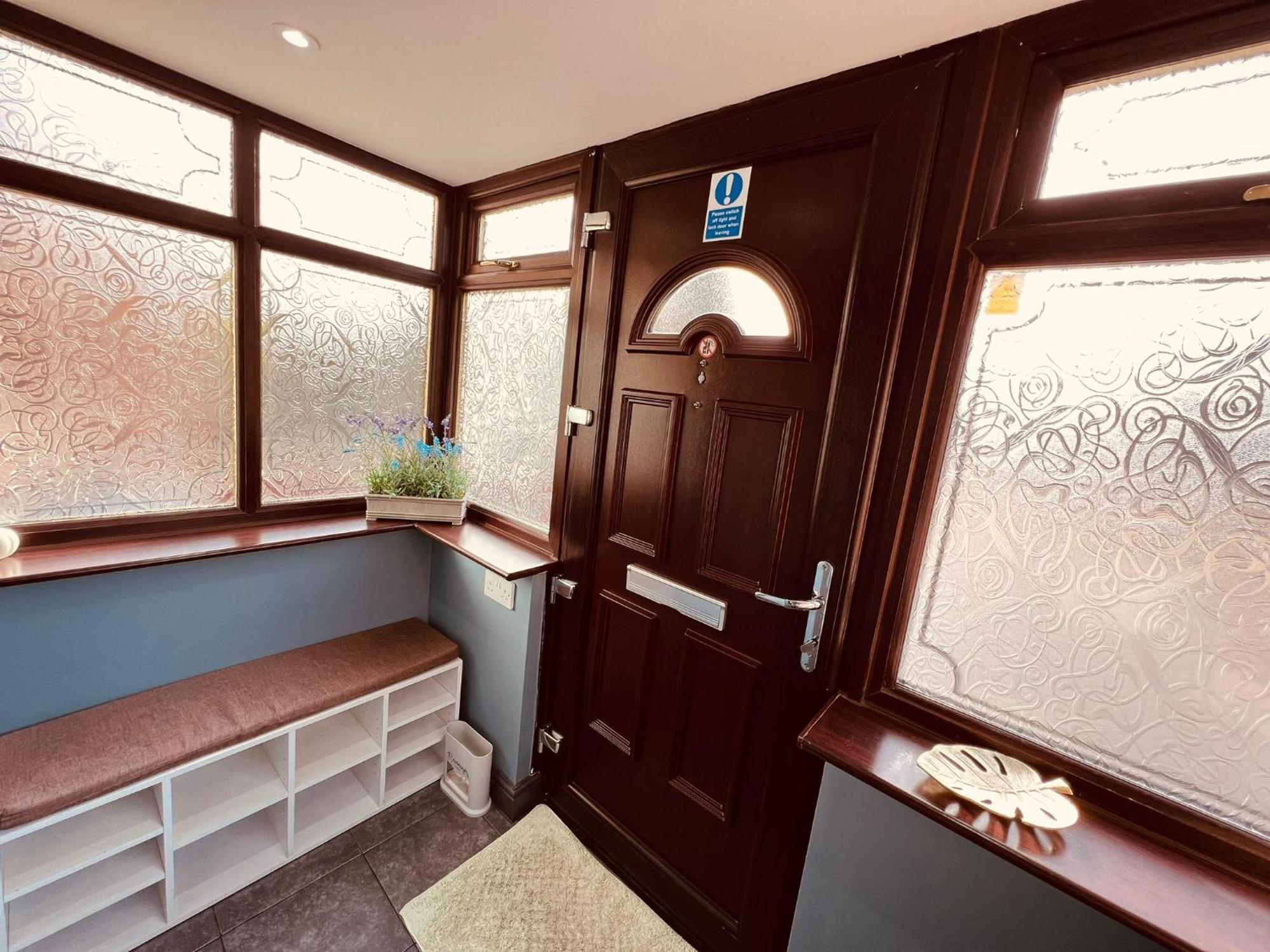 Modern Suites -5 Bedroom House- With Free Parking Birmingham City المظهر الخارجي الصورة