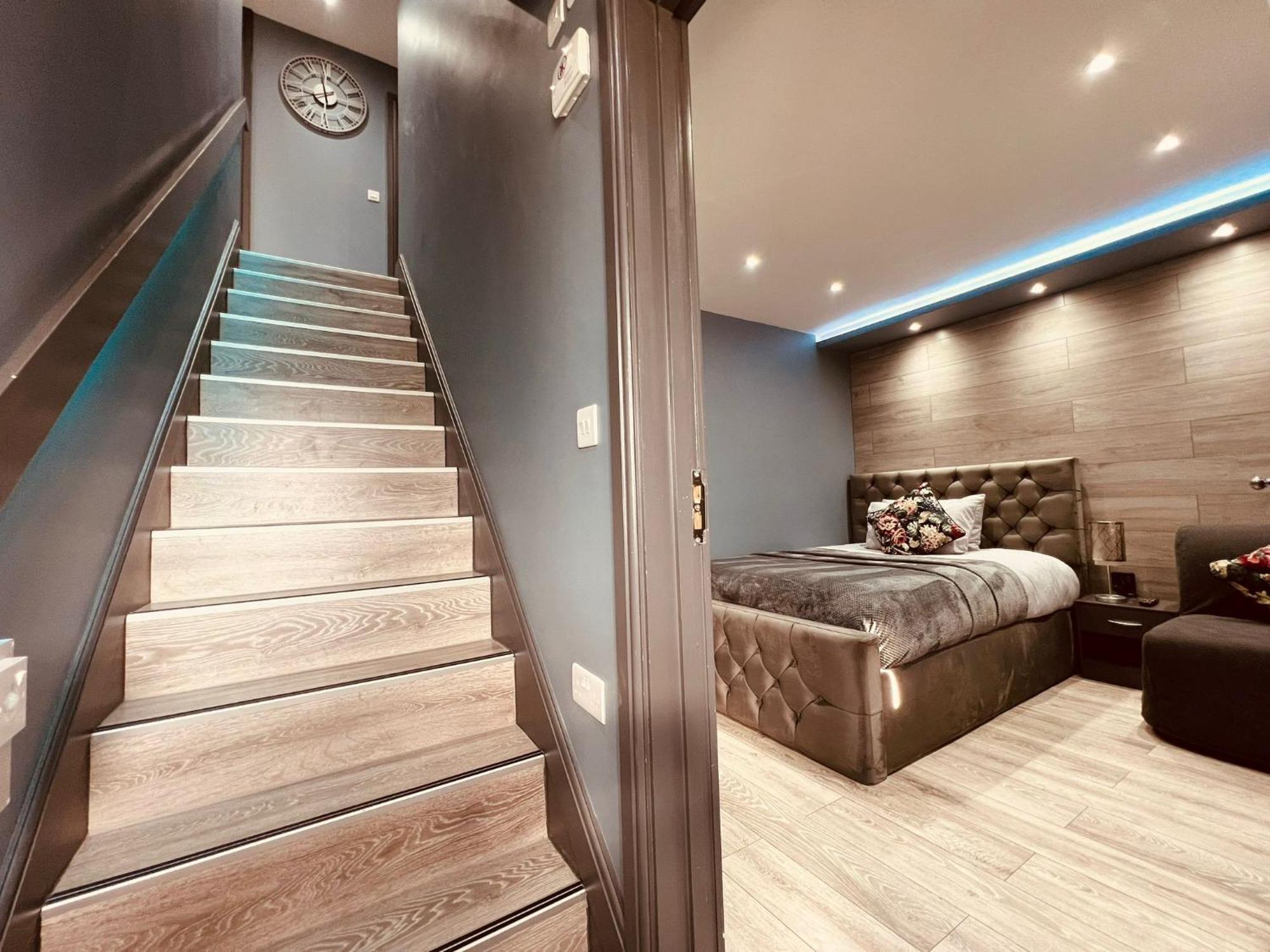 Modern Suites -5 Bedroom House- With Free Parking Birmingham City المظهر الخارجي الصورة