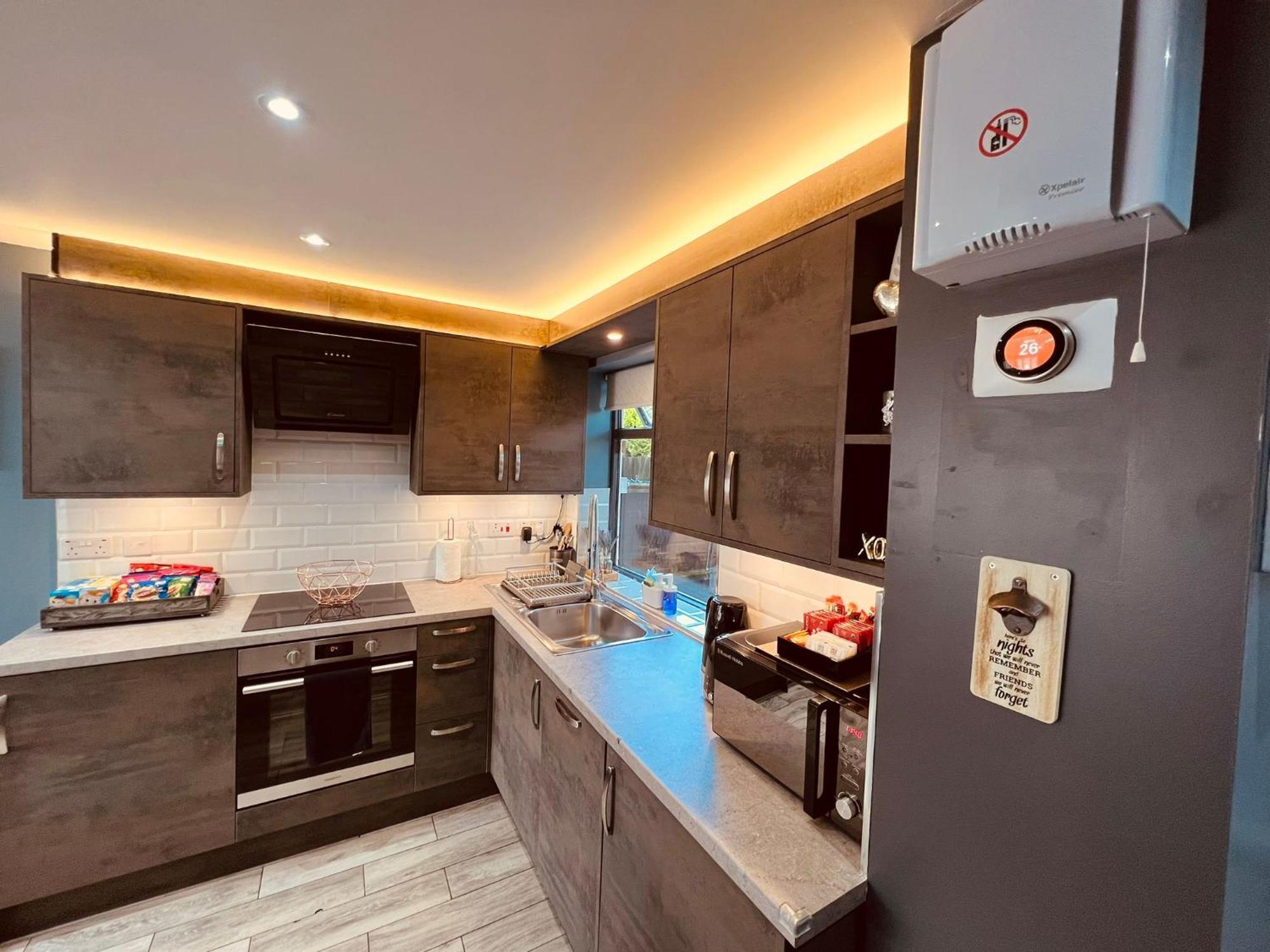 Modern Suites -5 Bedroom House- With Free Parking Birmingham City المظهر الخارجي الصورة