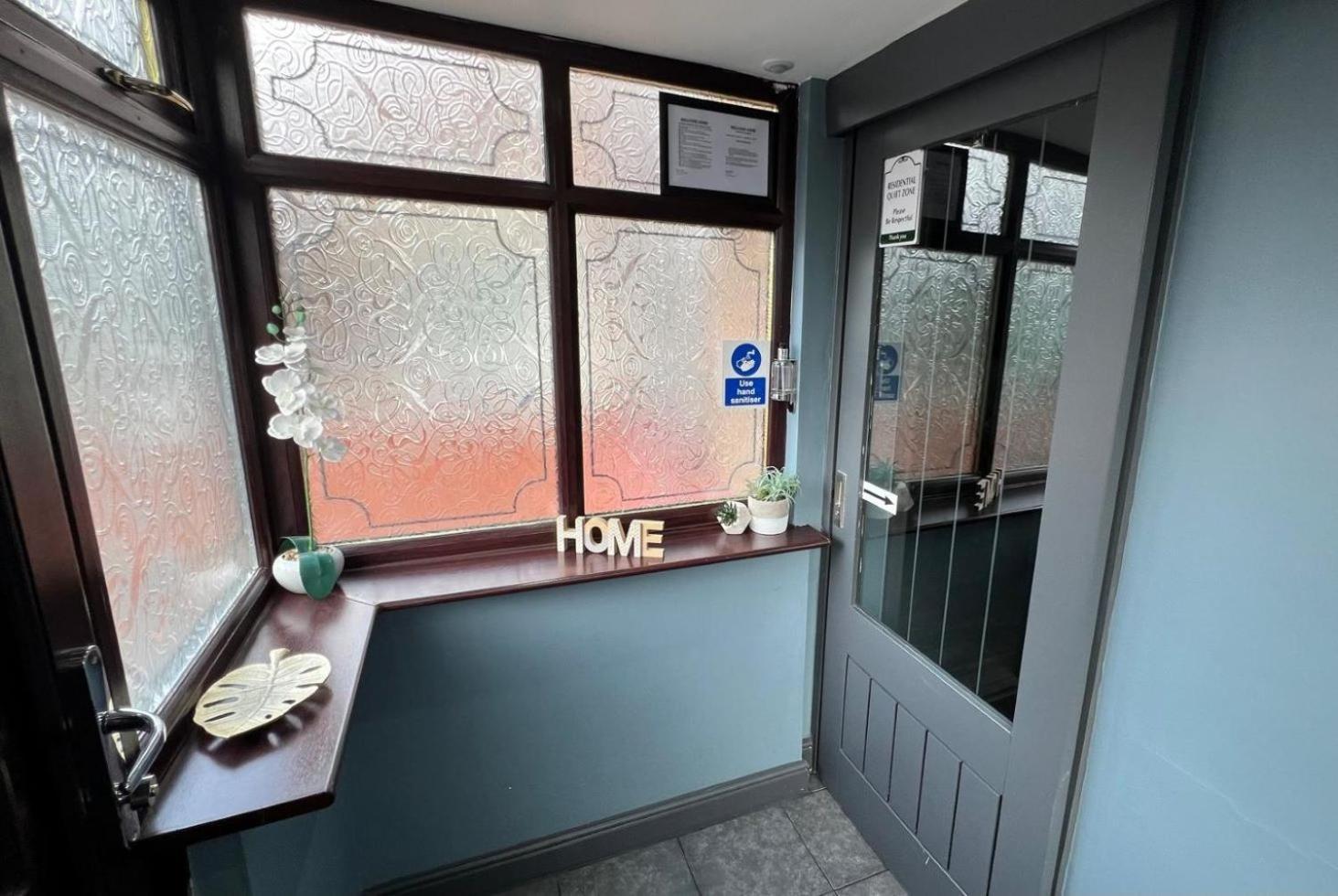 Modern Suites -5 Bedroom House- With Free Parking Birmingham City المظهر الخارجي الصورة