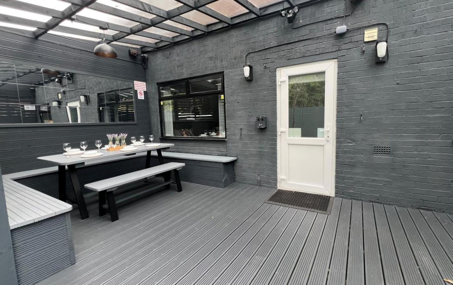 Modern Suites -5 Bedroom House- With Free Parking Birmingham City المظهر الخارجي الصورة