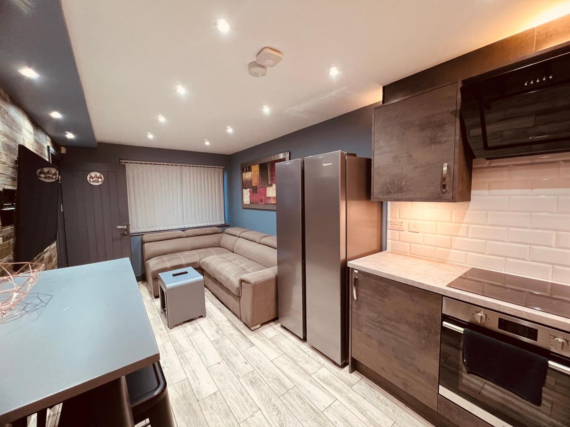 Modern Suites -5 Bedroom House- With Free Parking Birmingham City المظهر الخارجي الصورة